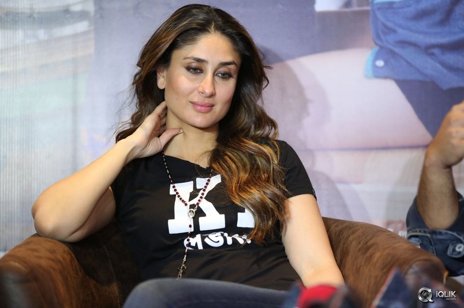 Kareena-Kapoor-at-Ki-And-Ka-Movie-Press-meet-in-Hyderabad